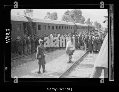 Les prisonniers italiens au débarquement à Wadi Sarar, Décembre 21st, 1940 Banque D'Images