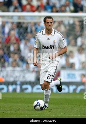 Soccer : Espagne : ; Christoph Metzelder action unique à Madrid (22/03/09) .- L'Espagnol match de championnat. Real Madrid vs Almeria. Christoph Metzelder imagée par firosportphoto. copyright : © ALFAQUI utiliser uniquement pour l'Allemagne Nos conditions générales, disponibles sur le site www.firosportphoto.de www.firosportphoto.de copyright par firo sportphoto : Pfefferackerstr. 2a 45894 elsenkirchen G Allemagne www.firosportphoto.de mail@firosportphoto.de olksbank B ochum (V - W itten) BLZ . : 430 601 29 Kt. Nr . : 341 117 100 Tel : 0209 - 9304402 Fax : 0209 - 9304443 | conditions dans le monde entier Banque D'Images