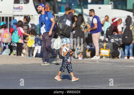 Thessalonique, Grèce - Sept 3, 2019 : les réfugiés et les migrants débarquent au port de Thessalonique après avoir été transféré du camp de réfugiés de la Moria Banque D'Images