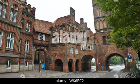 Avis de Burgtor ou Burg Tor nothern Gate dans un style gothique, belle architecture, Lubeck, Allemagne Banque D'Images