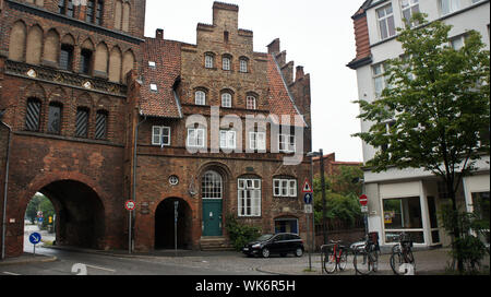 Partie de Burgtor ou Burg Tor nothern Gate dans un style gothique, belle architecture, Lubeck, Allemagne Banque D'Images