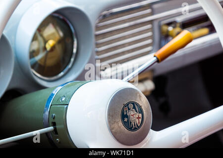 Wartburg 312 rétro emblème sur volant de voiture Banque D'Images