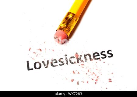 Concept lovesickness ou l'amour avec un crayon et une gomme sur blanc Banque D'Images