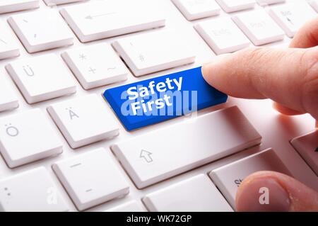 Premier concept de sécurité avec les principaux risques d'assurance ou de danger montrant Banque D'Images