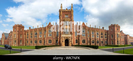 Belfast, en Irlande du Nord, ROYAUME UNI - 31 juillet 2019, Vue Panoramique de la Queen's University de Belfast, en Irlande du Nord, Royaume-Uni. Banque D'Images