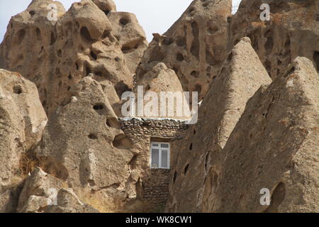 L'Iran Kandovan, village, à l'est l'Azerbaïdjan, près de Tabriz, propriétés Banque D'Images