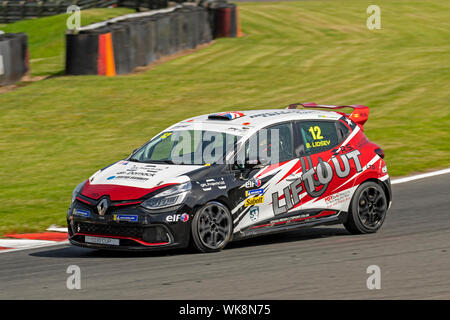 Renault Clio Cup pratique à Oulton Park, location 12, Brett Lidsey, MRM Banque D'Images