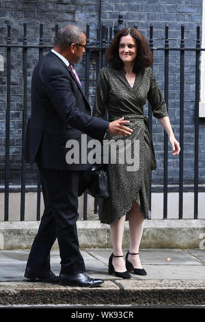 Président du Parti conservateur et secrétaire de l'environnement James Abilement Theresa Villiers laisser à la suite d'une réunion du cabinet au 10 Downing Street, Londres. Banque D'Images