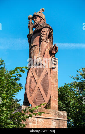 Statue en grès rouge de William Wallace dans les motifs d'Bemersyde Estate dans les Scottish Borders, Scotland, UK Banque D'Images