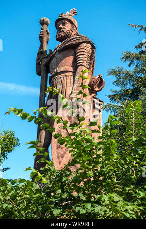 Statue en grès rouge de William Wallace dans les motifs d'Bemersyde Estate dans les Scottish Borders, Scotland, UK Banque D'Images