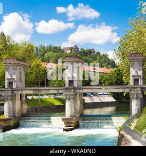 Vannes sur la rivière Ljubljanica, Ljubljana, Slovénie a été conçu par le célèbre architecte Joze Plecnik. Banque D'Images