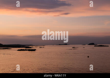 Coucher du soleil sur le Firth of Forth, à North Berwick East Lothian avec de l'agneau & Îles Fidra Ecosse Banque D'Images