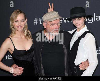 Berlin, Allemagne. 30 mai, 2018. Amber Valletta actrice (l-r), le photographe Peter Lindbergh et le mannequin Cara Delevigne viennent à la festive Présentation de la nouvelle campagne de Douglas. Lindbergh est mort. Il est mort à l'âge de 74 ans, comme son studio à Paris a confirmé le 04.09.2019. Credit : Jörg Carstensen/dpa/Alamy Live News Banque D'Images