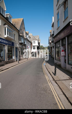 Street à Dartmouth Devon en regardant vers l'Butterwalk Devon, Angleterre Banque D'Images