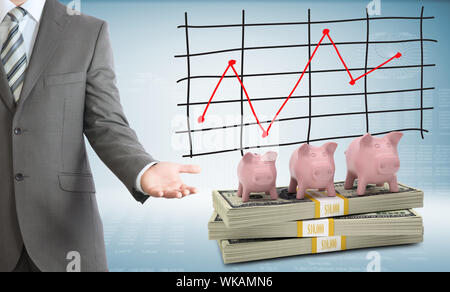 Points d'affaires sur la tirelire et l'argent. Calendrier des augmentations de prix en arrière-plan Banque D'Images
