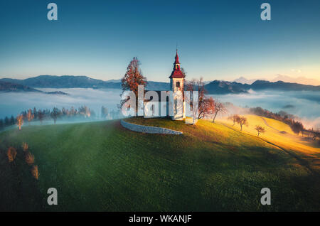 Vue aérienne de l'église Saint Tomas, la Slovénie. Banque D'Images