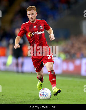 Le Fulham Harrison Reed pendant le match de championnat Sky Bet au Cardiff City Stadium, Cardiff. Banque D'Images