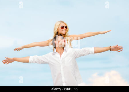 Couple au bord de mer Banque D'Images