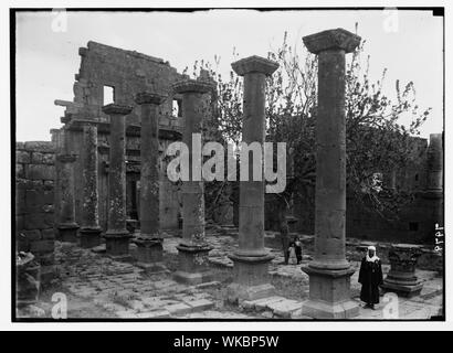 Djebel el-Druzes et Hauran. Kanawat. Colonnade de basilique romaine Banque D'Images