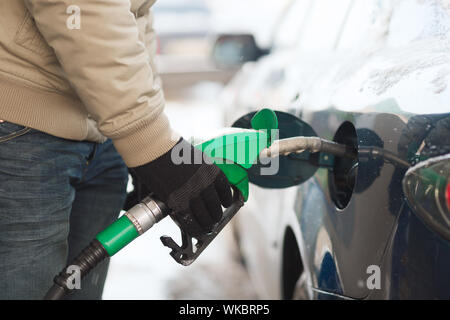 Remplissage de réservoir de carburant de voiture Banque D'Images