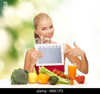 Femme avec fruits, légumes et tablet pc