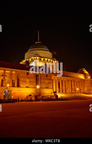 Bâtiment du gouvernement de nuit, Rashtrapati Bhavan, New Delhi, Inde Banque D'Images