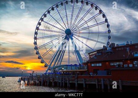 Roue de Seattle au coucher du soleil Banque D'Images