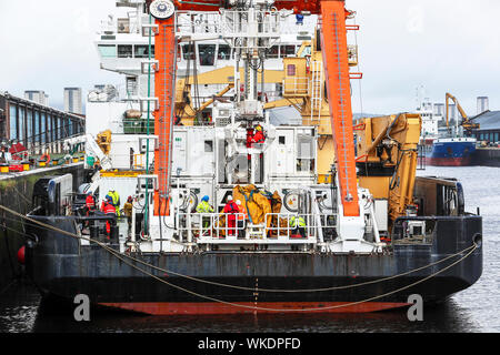 Glasgow, Royaume-Uni. 4 septembre 2019. La base de Faslane Système de sauvetage de sous-marins de l'OTAN (RSN) s'apprête à mettre les voiles de Glasgow's King George V Dock pour prendre part à l'exercice Flèche d'or sur le Firth of Clyde avec les équipes qui l'exploitent le nouveau système de sauvetage unique, détenue conjointement par le Royaume-Uni, la France et la Norvège. Les équipes d'exploitation : le capitaine de frégate Chris BALDWIN (Royal Navy) Commandant Espin ENGEBRETSEN (Marine norvégienne) et OLIVIA KINGHORN, âgé de 26 ans, ingénieur de projet qui a supervisé le submersible, capable de plonger jusqu'à 610 mètres. Credit : Findlay/Alamy Live News Banque D'Images