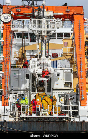 Glasgow, Royaume-Uni. 4 septembre 2019. La base de Faslane Système de sauvetage de sous-marins de l'OTAN (RSN) s'apprête à mettre les voiles de Glasgow's King George V Dock pour prendre part à l'exercice Flèche d'or sur le Firth of Clyde avec les équipes qui l'exploitent le nouveau système de sauvetage unique, détenue conjointement par le Royaume-Uni, la France et la Norvège. Les équipes d'exploitation : le capitaine de frégate Chris BALDWIN (Royal Navy) Commandant Espin ENGEBRETSEN (Marine norvégienne) et OLIVIA KINGHORN, âgé de 26 ans, ingénieur de projet qui a supervisé le submersible, capable de plonger jusqu'à 610 mètres. Credit : Findlay/Alamy Live News Banque D'Images