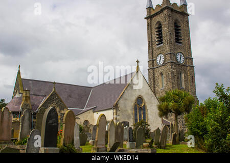 7 août 2019 construction de l'église paroissiale de Donaghadee avec Bell et tour de l'horloge dans l'ancien cimetière de Donaghadee en Irlande du Nord Banque D'Images