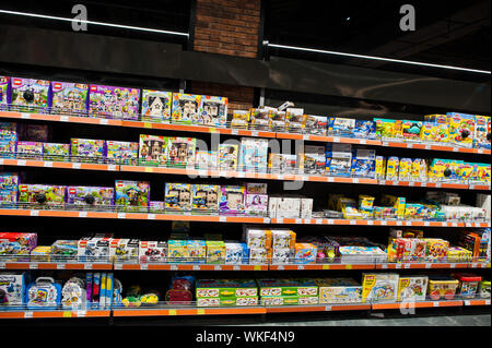 Kiev, Ukraine - septembre 4, 2019 : Silpo supermarché. Les jouets sur les étagères de magasin. Banque D'Images