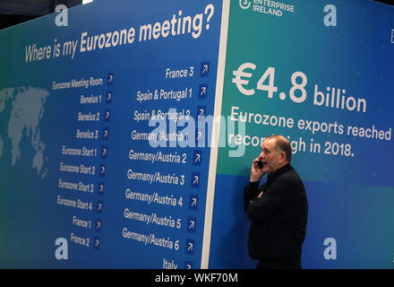 Les gens visitent la « zone du Brexit » lors de la semaine internationale des marchés d'Enterprise Ireland au RDS de Dublin. Photo PA. Date de la photo: Mercredi 4 septembre 2019. Voir l'histoire de l'AP POLITICS Brexit Ireland. Le crédit photo devrait se lire comme suit : Brian Lawless/PA Wire Banque D'Images