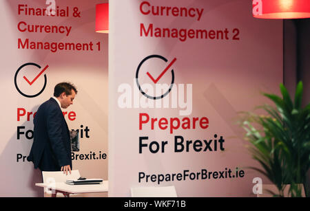 Les gens visitent la « zone du Brexit » lors de la semaine internationale des marchés d'Enterprise Ireland au RDS de Dublin. Photo PA. Date de la photo: Mercredi 4 septembre 2019. Voir l'histoire de l'AP POLITICS Brexit Ireland. Le crédit photo devrait se lire comme suit : Brian Lawless/PA Wire Banque D'Images