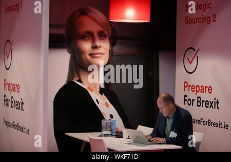 Les gens visitent la « zone du Brexit » lors de la semaine internationale des marchés d'Enterprise Ireland au RDS de Dublin. Photo PA. Date de la photo: Mercredi 4 septembre 2019. Voir l'histoire de l'AP POLITICS Brexit Ireland. Le crédit photo devrait se lire comme suit : Brian Lawless/PA Wire Banque D'Images