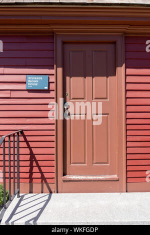 À la porte rouge Sylvanus Brown House à l'usine de Slater en Site Historique Pawtucket, Rhode Island Banque D'Images