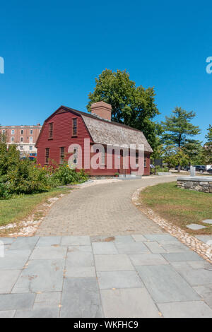 Milieu du 18e siècle Maison Rouge Sylvanus Brown Slater au Site historique de l'usine à Pawtucket, Rhode Island, où a été faite en utilisant un chiffon et filage loom Banque D'Images