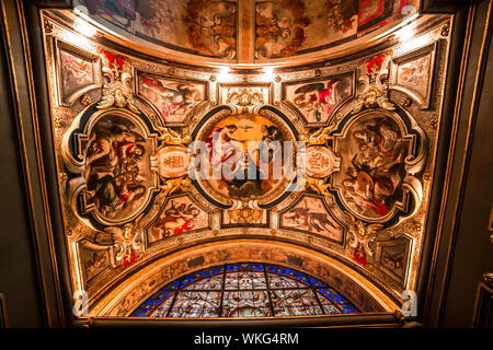 PARIS, FRANCE MARS 06, 2014 : l'intérieur et les détails architecturaux de l'église Saint-Joseph des Carmes, 06 mars 2014 à l'Institut catholique de Pa Banque D'Images