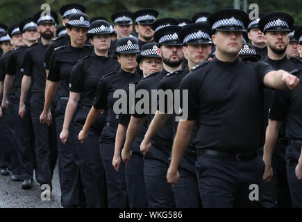 Les agents de police l'Ecosse en probation, prendre part à la Police Service commémoratif au siège de la Police à Tulliallan Ecosse. Banque D'Images