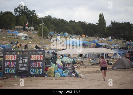 Kostrzyn nad Odra, Pologne - 05 août 2018 : voir des gens sur le camping au cours de Pol et Rock festival Festival de Woodstock Banque D'Images