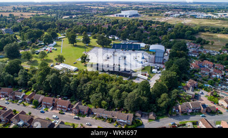 Photo datée du 21 août montre l'étape à Chantry Park à Ipswich, Suffolk, pour l'Ed Sheeran concerts ce week-end qui est très proche de peuples autochtones retour jardins. Ces résidents semblent avoir obtenu le meilleur siège pour l'Ed Sheeran concerts ce week-end à Ipswich. La pop star joue la finale à quatre nuits de diviser son tour à Chantry Park dans sa ville et il semble que ces résidants ont un back-stage pass. L'énorme stade où Ed va recevoir 160 000 fans au cours des quatre nuits (23 à 26) a été construit au fond de leur jardin. La tournée a commencé à diviser Banque D'Images