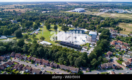 Photo datée du 21 août montre l'étape à Chantry Park à Ipswich, Suffolk, pour l'Ed Sheeran concerts ce week-end qui est très proche de peuples autochtones retour jardins. Ces résidents semblent avoir obtenu le meilleur siège pour l'Ed Sheeran concerts ce week-end à Ipswich. La pop star joue la finale à quatre nuits de diviser son tour à Chantry Park dans sa ville et il semble que ces résidants ont un back-stage pass. L'énorme stade où Ed va recevoir 160 000 fans au cours des quatre nuits (23 à 26) a été construit au fond de leur jardin. La tournée a commencé à diviser Banque D'Images