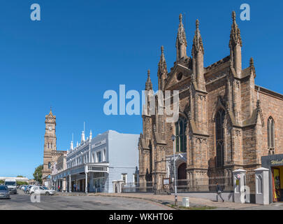 High Street avec l'église méthodiste de l'avant-plan, Grahamstown (Makhanda), Eastern Cape, Afrique du Sud Banque D'Images