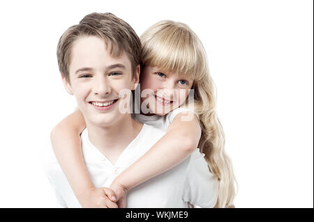 Happy kids having fun doing piggyback ride Banque D'Images