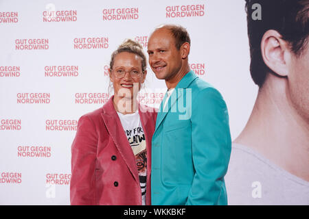 Anna Schudt gemeinsam mit dem Fuehrmann Morith Ehemann roten Teppich bei der Weltpremiere des Kinofilms Gut gegen Nordwind am 03.09.2019 im dans Cinedom Banque D'Images