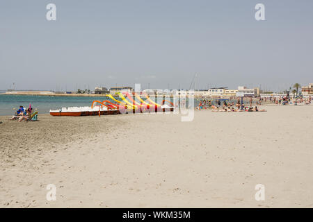 Plage et front de mer à Santa Pola, Costa Blanca, Espagne Banque D'Images