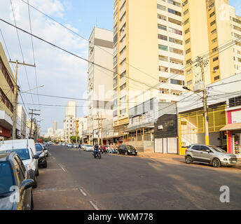 Campo Grande - MS, Brésil - août 28, 2019 : Bâtiments et du commerce au Dom Aquino rue, ville au centre-ville. Banque D'Images