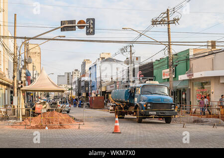 Campo Grande - MS, Brésil - août 28, 2019 : travaux de revitalisation de la rue 14 de Julho en ville au centre-ville. Banque D'Images