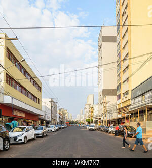 Campo Grande - MS, Brésil - août 28, 2019 : Bâtiments et du commerce au Dom Aquino rue, ville au centre-ville. Banque D'Images