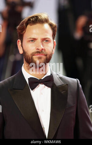 L'Italie, Lido di Venezia, 1 septembre 2019 : l'acteur italien Alessandro Borghi, marche le tapis rouge devant le 'Réseau' Wasp le dépistage au cours de la 76e Banque D'Images