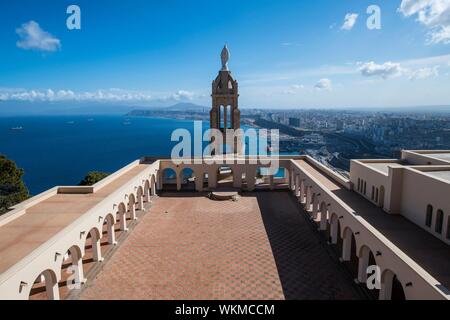 Donnent sur la cathédrale de Santa Cruz, avec vue sur la ville, Oran, Algérie Banque D'Images